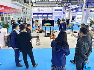 【消防機器狗系列亮相石油展】北京凌天滅火四足機器狗、偵察四足機器狗、運輸四足機器狗、消防系留滅火無人機等重點裝備亮相展會！